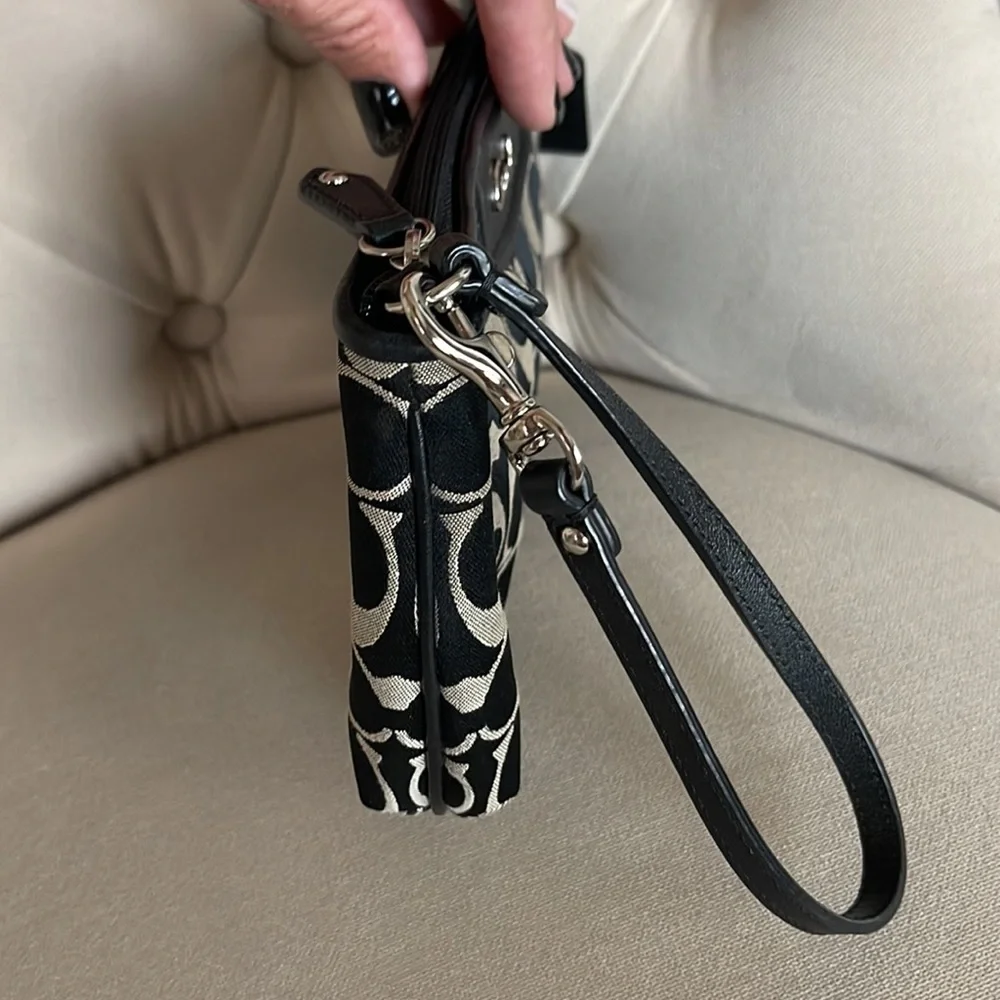 Coach black and tan jacquard logo and black leather clutch wristlet_6